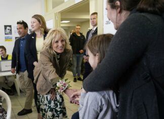 Ucraina, Jill Biden a Zelenska: “Il popolo Usa è dalla vostra parte”