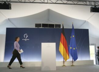 Ucraina, G7 avverte Putin: “Non riconosceremo mai i confini imposti dalla Russia”