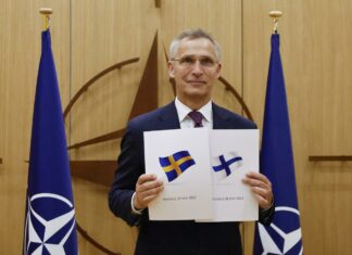 Nato: Svezia e Finlandia hanno consegnato la domanda d’adesione