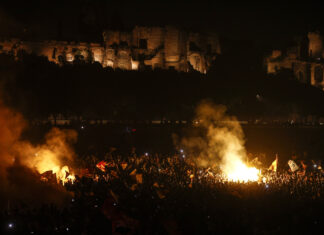 Calcio: per Roma grande festa al Circo Massimo, 100mila in strada tra cori e bandiere