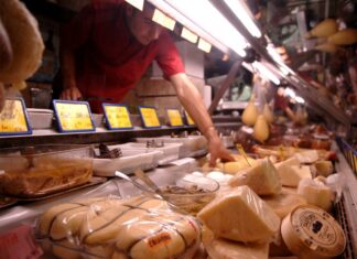 Cagliari: 65 chili di salumi e formaggi sequestrati dall’Agenzia dogane