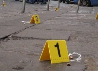 Raid nel Napoletano: centrato da quattro pallottole, ma è vivo