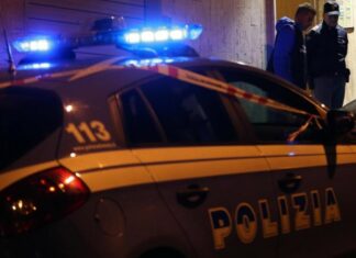 Napoli: donna uccisa a coltellate dal figlio 17enne dopo una lite