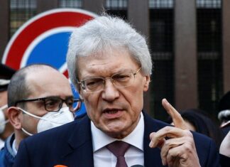 Ucraina: ambasciata russa, pagato biglietto a Salvini per Mosca. Bufera su leader Lega