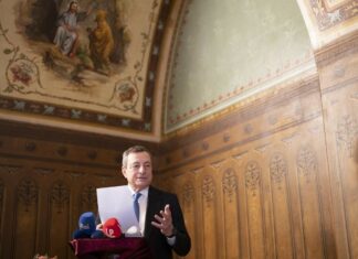 Ucraina, Draghi: “Lavoriamo per cessate il fuoco, pace secondo le condizioni di Kiev”