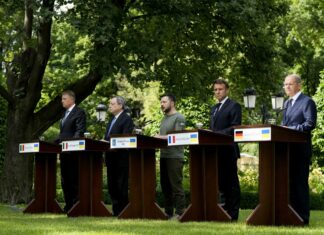 Ucraina: Draghi con Macron e Scholz da Zelensky, vogliamo Kiev in Ue. Ma no margini pace