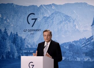 Ucraina, Draghi: “Sanzioni necessarie per portare al tavolo della pace”. E su G20 scintille premier-Mosca