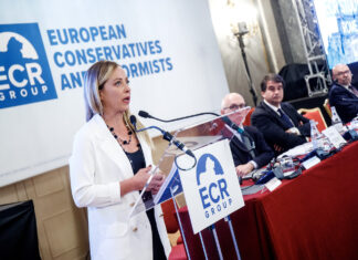 Centrodestra, Meloni avverte gli alleati: “Dati per spacciati ora primo partito”. Salvini vuole vertice