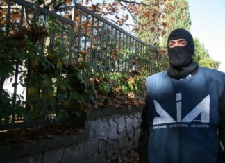 Camorra, scacco al clan Mallardo: eseguite 25 misure cautelari