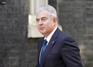 Regno Unito: via altri 3 ministri