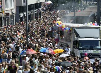 Pride: oltre 1mln di persone alla parata di Colonia in Germania