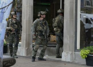 America sconvolta, follia e spari: morti e feriti in Illinois e a Filadelfia