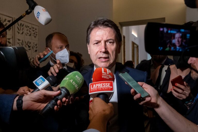 Minori, Conte: “Bambini in povertà assoluta siano priorità della politica”