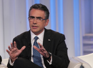 Covid, Pregliasco: “Via il tampone in uscita ai sintomatici? Rischio alto”