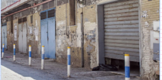 Napoli, bomba contro un box auto a Barra