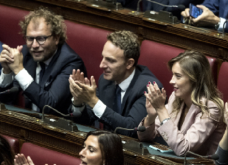 Elezioni, i ‘centristi’ a un bivio: compattarsi o sparire Foto Lp