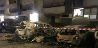 Inferno Ponticelli, incendiate altre auto