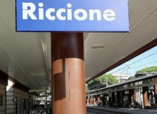 Riccione, muoiono due ragazze investite da un treno Riccione, muoiono due ragazze investite da un treno