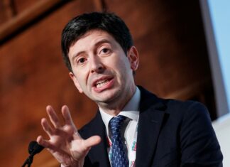 Covid, Speranza: “Serve chiarezza, leader dicano che su vaccini si va avanti”