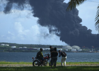 Cuba, incendio alla base della superpetroliera di Matanzas