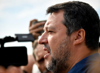 Lega: scritte no-vax all’ingresso di Pontida, ‘Salvini nazi’