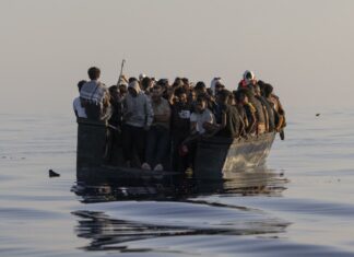 Migranti: giornata di sbarchi, oltre 700 giunti a Lampedusa in 12 ore