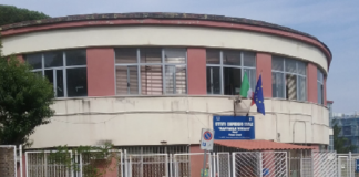 Napoli, si ritorna a scuola ma senza assessore