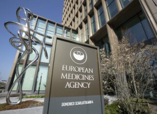 Covid: Ema, casi in calo ma prepararsi a nuova ondata, la pandemia non è finita