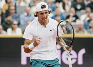 Tennis, Atp Napoli: Musetti trionfa in finale, Berrettini ko in 2 set