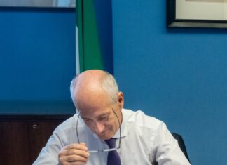 Fondi russi: Di Maio evoca ombre su Lega, Conte chiede stop illazioni. Domani Gabrielli al Copasir