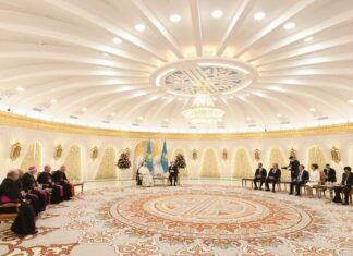 Kazakistan, il Papa ai cattolici locali: “Abbiamo bisogno di chi ha credo religiosi diversi”