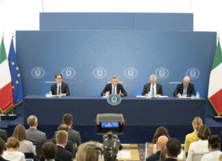 Draghi dice no a bis e punge Conte e Salvini: “C’è chi parla di nascosto con i russi”