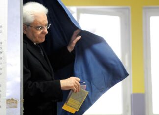 Sicilia: Mattarella ha votato all’istituto Piazzi di Palermo