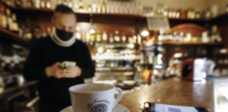 Bollette pazze, bar in ginocchio