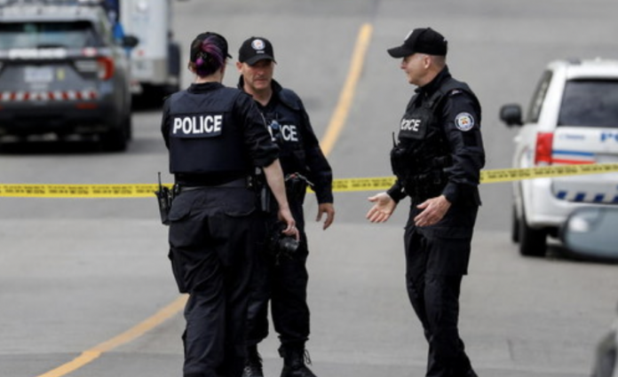 Strage in Canada, accoltellate 25 persone: caccia agli aggressori