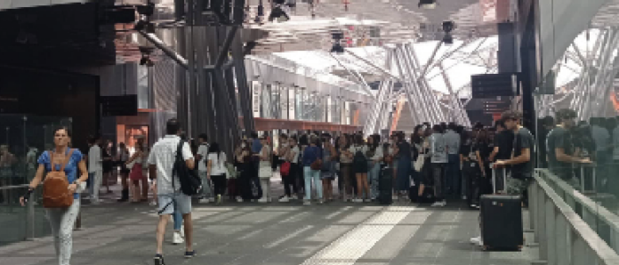 L'inferno della metro di piazza Garibaldi: mezz'ora per acquistare un biglietto