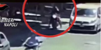 Napoli, pistola in faccia per un Rolex