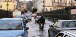 Il maltempo paralizza Napoli e Manfredi chiude le scuole