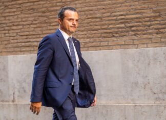 Rifiuti: Cateno De Luca lancia l’iniziativa “Munnizza day”