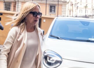 Governo: salta il vertice di centrodestra, intesa non c’è. Meloni da Cav, si tratta a oltranza