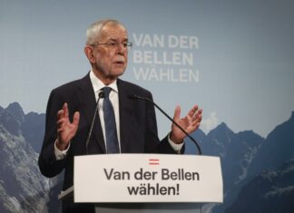 Austria: oggi voto presidenziali, Van der Bellen in vantaggio