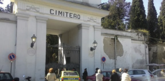 Maddaloni, proteste per i parcheggiatori abusivi al cimitero