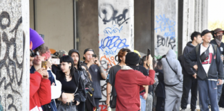 Massimo Paolone/LaPresse 31 ottobre 2022 Modena, Italia - cronaca - Rave party di Halloween in un capannone abbandonato a nord di Modena. Nella foto: le forze di polizia sul posto per interrompere il rave party e liberare l\'area October 31, 2022 Modena, Italy - news - Halloween rave party at an abandoned warehouse north of Modena. In the pic: police forces on the scene to break up the rave party and clear the area