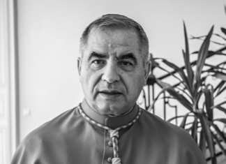 Indagato per associazione a delinquere il cardinale Becciu Il cardinale Becciu indagato per associazione a delinquere