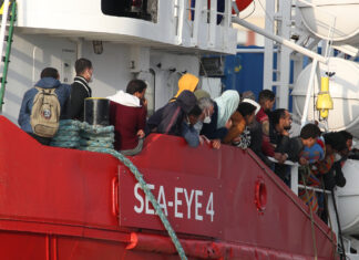 Migranti, Regione Toscana: 13 minori non accompagnati su Sea Eye 4