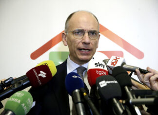 Governo: Letta attacca, Terzo polo pronto a entrare in maggioranza. Calenda, fesserie