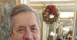 Incendiato il portone del palazzo dove abitano i proprietari del Gambrinus