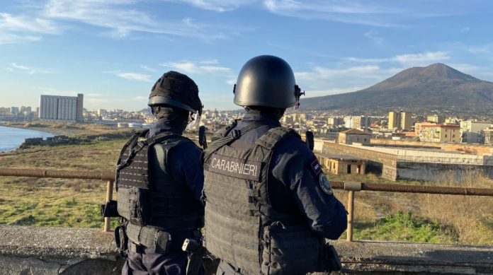 Torre Annunziata, blitz dei carabinieri al rione Poverelli