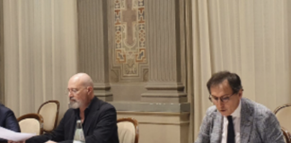 Caos Pd, Manfredi gioca in difesa