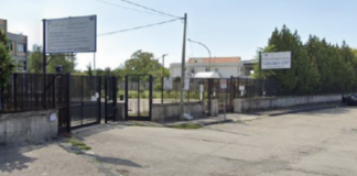 Aversa, pestato dal branco fuori scuola